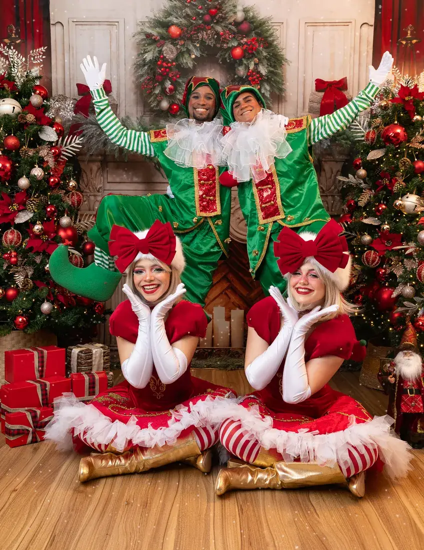 El grupo de elfos navideños de Happy Time