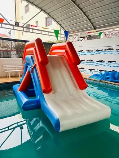 Deslizador de piscina